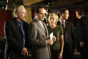 (v.li.) Capt. Stottlemeyer (Ted Levine), Monk (Tony Shalhoub), Natalie (Traylor Howard) und Lt. Disher (Jason Gray-Stanford) haben es bei ihrem neuesten Fall mit der Mafia zu tun, bei dem Monk eine ganz besondere Rolle spielt...  +++