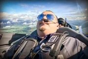 Mission: EAZ Rapper EAZ hat Höhenangst - und muss trotzdem Manöver fliegen Staffel 1 Folge 5 Rapper EAZ über den Wolken