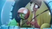 Rocky spielt ungefragt mit der Blütenmuschel von Tiny und macht sie kaputt.