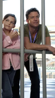 Jim Longworth (Matt Passmore) und Shaz Turner (Cameron Protzman)
