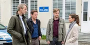 Kräftemessen mit dem Ex: Björn (2.v.l.) und Viola Delbrück mit den Kollegen Gregor Ebertin (Andreas Schmidt, li.) und Jakob Böhme (Jan Dose)