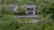 Die legendären AIR Studios auf der Karibikinsel Montserrat. Oder besser: was von ihnen übrig ist.
