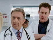 (v.li.): Ken Jenkins (Dr. Bob Kelso), John C. McGinley (Dr. Perry Cox).
