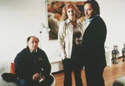 Commissario Brunetti (Uwe Kockisch, re.) und sein Assistent Sergente Vianello (Karl Fischer) vernehmen die Archäologin Brett Lynch (Gesine Cukrowski).