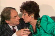 Er war einer der letzten großen Entertainer. In diesem Jahr würde Harald Juhnke seinen 95. Geburtstag feiern. Das rbb Fernsehen erinnert mit den 30 schönsten Sketchen an den beliebten Schauspieler und Komödianten. - Chefin und Sekretär, mit Johanna von Koczian, Willkommen im Club, Folge 9, 14.07.1988.
