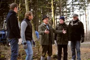 Die Lansinger sind auf der Suche nach einem sicheren Versteck für den Maibaum. Von links: Ludwig Brunner (Martin Wenzl), Sebastian Wildner (Herbert Ulrich), Lorenz Schattenhofer (Werner Rom), Roland Bamberger (Horst Kummeth) und Martin Kirchleitner (Hermann Giefer).