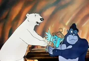 Noah (li.) und Rocco (re.) haben alle Pfoten voll zu tun. Der Neuzuwachs im Käfig ist ein wirklich schräger Vogel.