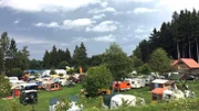 Beim großen DDR-Campingtreffen im Harz gibt es Wohnwagen aus der DDR zu bestaunen.