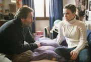 Commissario Brunetti (Uwe Kockisch) hat eine ernste Meinungsverschiedenheit mit seiner störrischen Tochter Chiara (Laura-Charlotte Syniaba).