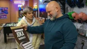 Nach Maltes Weggang sorgt sich Joe um Indira, doch sie beweist mit harter Arbeit und besonnenem Verhalten, dass sie sich wirklich ändern will. Als sie einen Konflikt friedlich löst, ist Joe sicher: Malte hatte recht mit seiner Einschätzung.