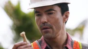 Adam (Ian Anthony Dale) findet bei der Arbeit auf einer Baustelle ein Knochenfragment im Boden und glaubt, dass auf dem Gelände ein Verbrechen stattgefunden hat. Doch wird sich dies bestätigen?