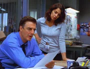 Barek (Annabella Sciorra) und Logan (Chris Noth) entdecken, dass es in der Stadt mehrere Männer mit dem Namen eines Mordopfers gibt. Hat die Mafia den falschen Mann erwischt?