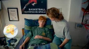 Noah (Gero Drews) und seine Mutter (Irene Lohse) sprechen sich aus.