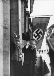 V.l.: Adolf Hitler und der japanische Außenminister Matsuoka.