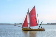 Die traditionellen Zeesboote am Darß werden nicht mehr zum Fischen genutzt. Sie sind heute Tourismusattraktionen.