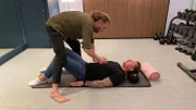 Wim Hof Instructor Rafael Dunajski (l.) und Schönheits-Doc Nico Weinkauf.