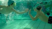 Hugo und Marlon sind zwei echte Wasserratten (v.l.n.r. Petter Mortensen, Martin Evensen).