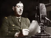 Le General Charles de Gaulle lance l'appel aux Francais a la radio BBC a Londres --- speech of General Gaulle on the radio in London to call french people to resistance