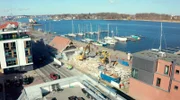 Frühjahr 2022: Am Stadthafen Rostock entsteht ein Neubau, der später zwei Restaurants beinhalten soll.