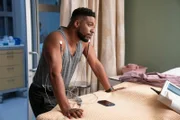 Dr. Floyd Reynolds (Jocko Sims)