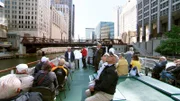 Karin und Rolf genießen Chicago vom Wasser aus.