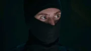 Mann mit Maske