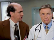 (v.li.): Sam Lloyd (Ted Buckland), Ken Jenkins (Dr. Bob Kelso).