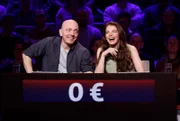 Rateteam-Kapitän Bernhard Hoëcker (l.) mit Sängerin und Schauspielerin Yvonne Catterfeld (r.).