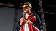 Eigentlich glaubt Stimpel (Phil Laude) mit seinem Rap im Coolness-Ranking Punkte zu machen, indem er sich auf die Schüler:innen und ihre Musik einstellt …