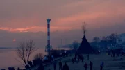 Das vorbereitete Osterfeuer am Elbstrand in Blankenese.
