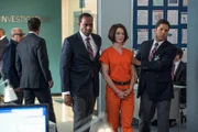 Rebecca (Bridget Regan, 2.v.r.)