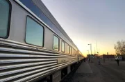 Der Zug "The Canadian" im Sonnenuntergang – auf der Fahrt von Toronto nach Vancouver.