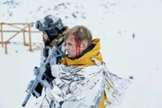 Alex Rider (Otto Farrant, r.) und Wolf (Howard Charles, l.) möchten die Eliteschule "Point Blanc" stürmen. Als einstiger Entführer von Alex Rider, muss Wolf zunächst dessen Vertrauen wiedergewinnen.