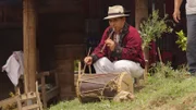 Die Maya und ihre Kultur erweisen sich als äußerst widerstandsfähig. Sie überleben die Ankunft der spanischen Konquistadoren und bewahren ihre Identität bis heute.