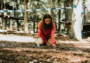 Fine Nowak (Emilia Eidt) trauert um ihre verstorbene Mutter. Sie arbeitete in einem Kletterpark als Eventmanagerin und wurde dort tot aufgefunden. Vor ihrem Tod hatten Mutter und Tochter Streit. Fine wünschte, sie könnte die Zeit zurückdrehen.