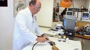 In kurzer Zeit haben die Forensiker die Seriennummer der Mordwaffe wieder sichtbar gemacht.