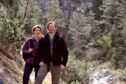 Maria und Gregor machen einen Ausflug in die Berge. Von links: Maria Kirchleitner (Daniela März) und Gregor Brunner (Holger M. Wilhelm).