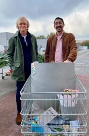 SWR Fernsehen KRAUSE KOMMT!, "Eko Fresh", am Montag um 23:00 Uhr. Blumentopf XXL: Pierre M. Krause und Eko Fresh haben im Baumarkt eingekauft. SWR Fernsehen KRAUSE KOMMT!, "Eko Fresh", am Montag um 23:00 Uhr. Blumentopf XXL: Pierre M. Krause und Eko Fresh haben im Baumarkt eingekauft.