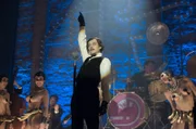 Der charismatische Nikoros (Severija Janusauškaité) tritt im Moka Efti auf.