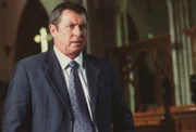 Inspector Barnaby (John Nettles) klärt in Midsomer Wellow mysteriöse Morde an Glöcknern.