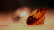 Ein Edelstein mit Brillantschliff.
