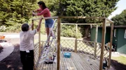 Alan Titchmarsh und sein Team sind diesmal in der Küstenstadt Blackpool. Für den Tierpfleger Johnpaul Houston, der im örtlichen Zoo arbeitet und auch dort wohnt, verwandeln sie eine Rasenfläche in einen Garten. Alan, David, Katie und Frances ziehen sämtliche Register, um die schlichte, offene Rasenfläche mit Leben zu füllen. Dabei geben sie zahlreiche Tipps, wie man Privatsphäre erschaffen kann, ohne Mauern oder Zäune zu bauen.