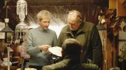 Fabian Kahl und Waldi bei einer Schätzung eines Tellers.