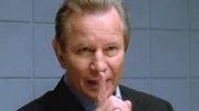 Obwohl alles dafür spricht, dass Bernard Freemont (Michael York) der Mörder ist, kann ihm nichts nachgewiesen werden!