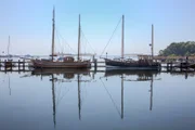 Der Hafen der Insel Poel: stille Buchten und weite Wasserflächen. Das ist die Ostseeküste zwischen Wismar und Usedom.