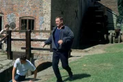 DX Dan Scott (John Hopkins, M.) und DCI Tom Barnaby (John Nettles, r.).