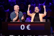 Rateteam-Kapitän Bernhard Hoëcker (l.) mit Eiskunstläuferin Minerva-Fabienne Hase (r.).