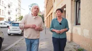 Journalistin Katja Füchsel zeigt Profiler Axel Petermann die Strecke, auf der Georgine spurlos verschwunden ist. Journalistin Katja Füchsel zeigt Profiler Axel Petermann die Strecke, auf der Georgine spurlos verschwunden ist.