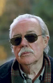 Michael Bannermann (William Gaunt).