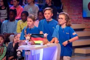 Das blaue Rateteam aus Ravensburg/Deutschland wartet gespannt auf die nächste knifflige Frage von Elton.